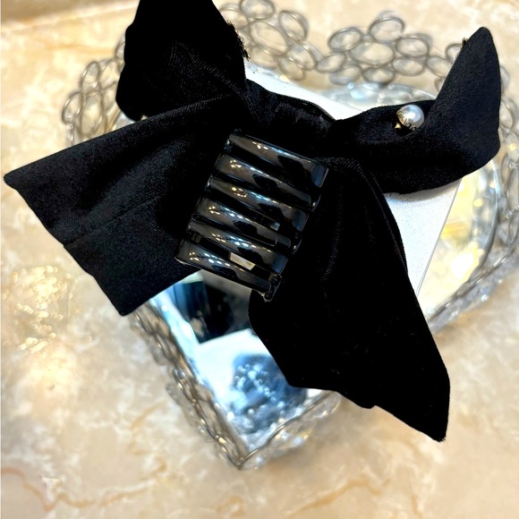 A Touch of Posh Hair Clip 🖤 - Picture 7 of 14